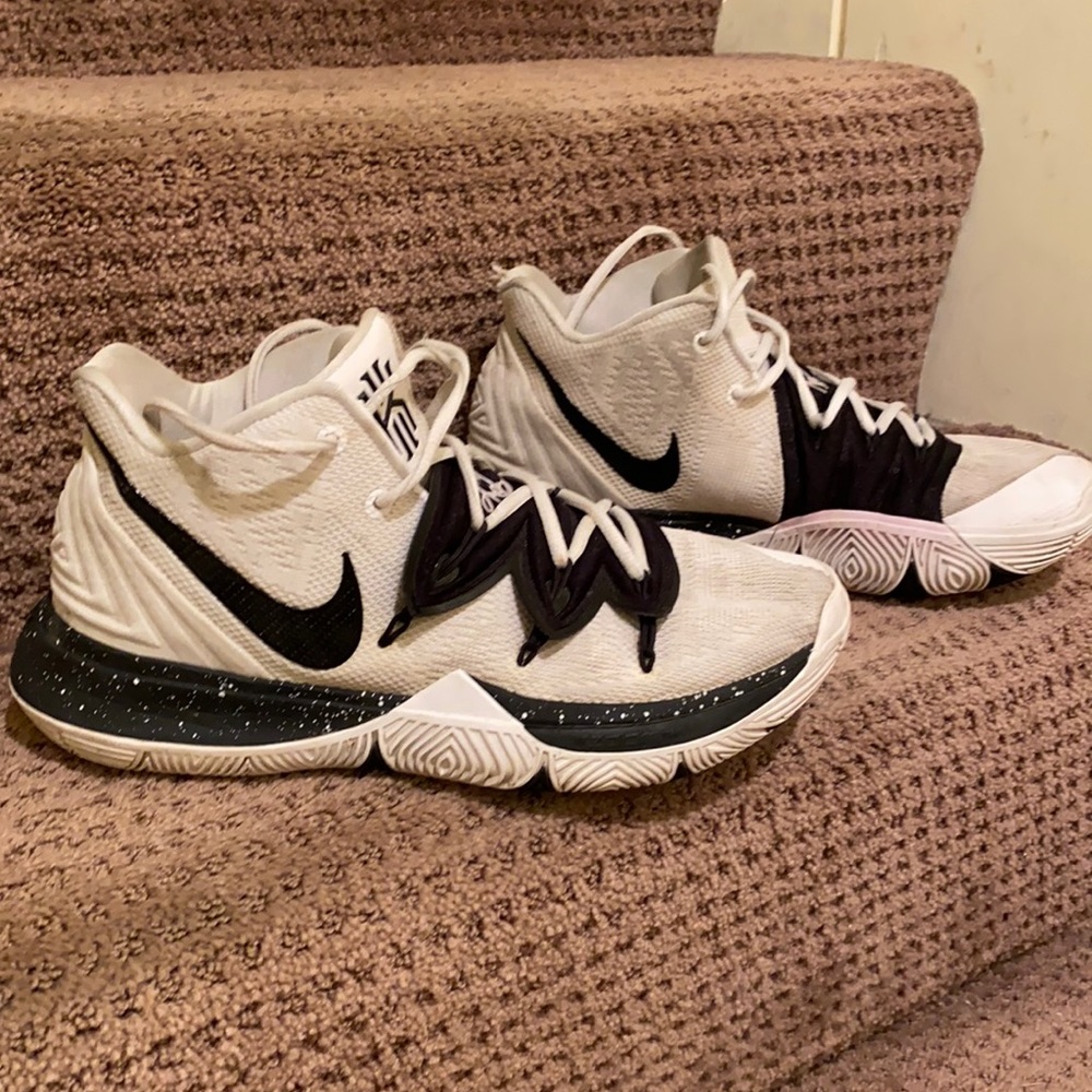 Kyrie size 9 men’s shoes